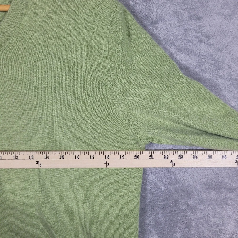 Banana Republic Sweater Mens Medium Green Cashmere V-Neck Solid Long Sleeve